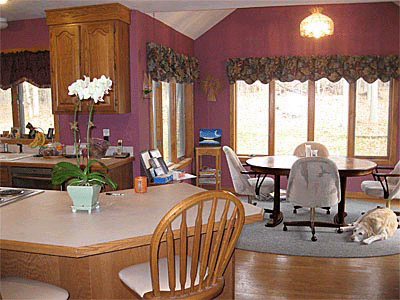 What Colors Go Well With My Oak Kitchen Dinette