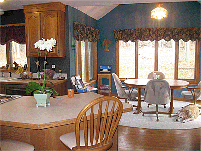 kitchen/dinette color scheme in oak and teal