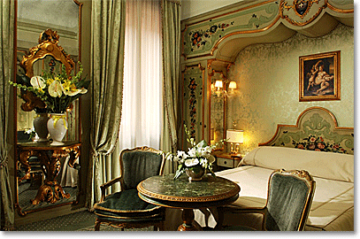 venetian bedroom in gold and green