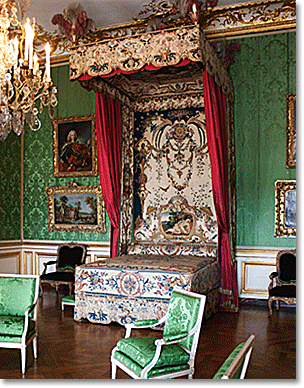 bedroom in Versailles castle, emerald green with scarlet accent