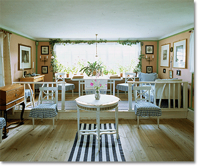 swedish decor: The Larsson family's drawing room