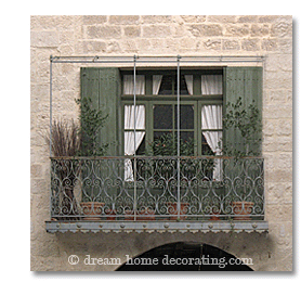 simple cream colored tiebacks in Uzes, France